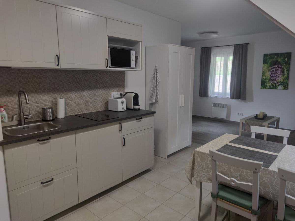 Kosbor Vendeghaz Apartment Monoszlo Exterior photo