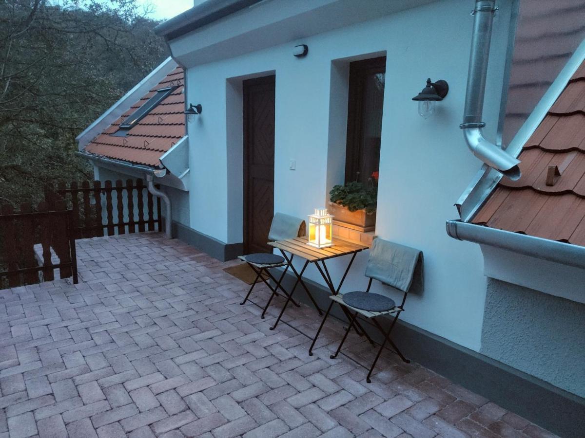 Kosbor Vendeghaz Apartment Monoszlo Exterior photo